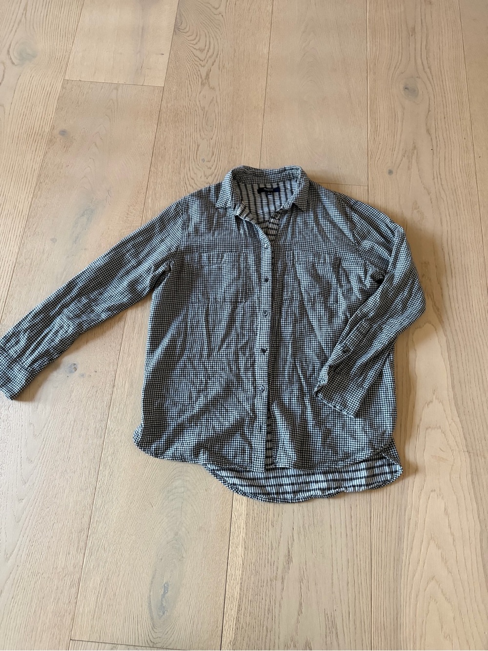 Madewell women’s button down shirt in small gingham pattern size S